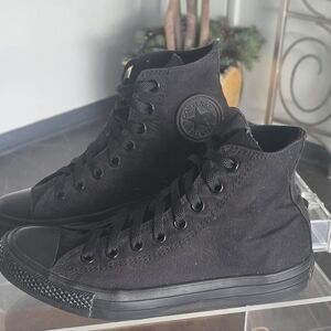 Black Out Converse  Womens 10 / Men 8